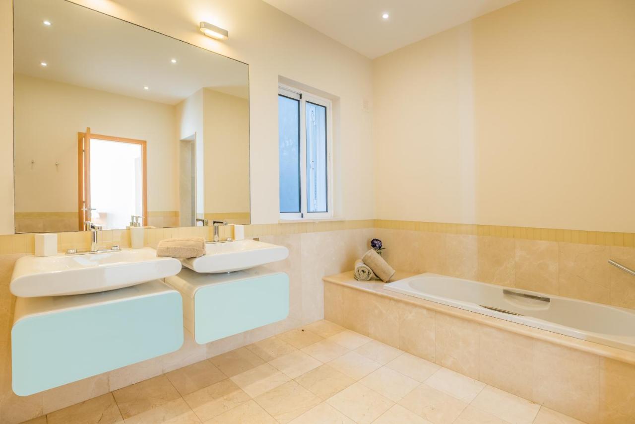 Villa La Terrasse Palheiro Village With Private Pool By Hr Madeira ฟุงชาล ภายนอก รูปภาพ
